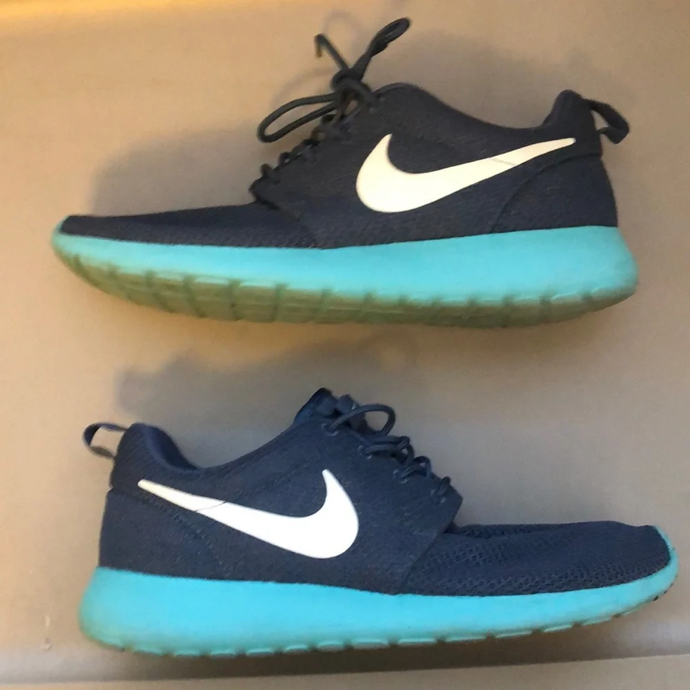 Title: Nike Roshe Run Shoes - Men’s Size 8, Fits Women’s Size 9.5- EUC - Picture 1 of 8